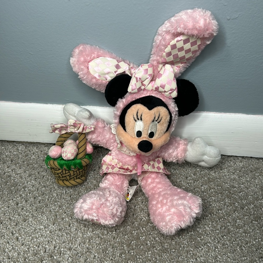 NWT Walt Disney World Pink 2004 Easter Minnie Bean Bag Stuffed Animal